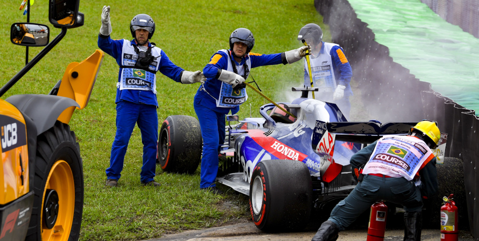 Квят попал в аварию на тренировке перед Гран-при Бразилии «Формулы-1»