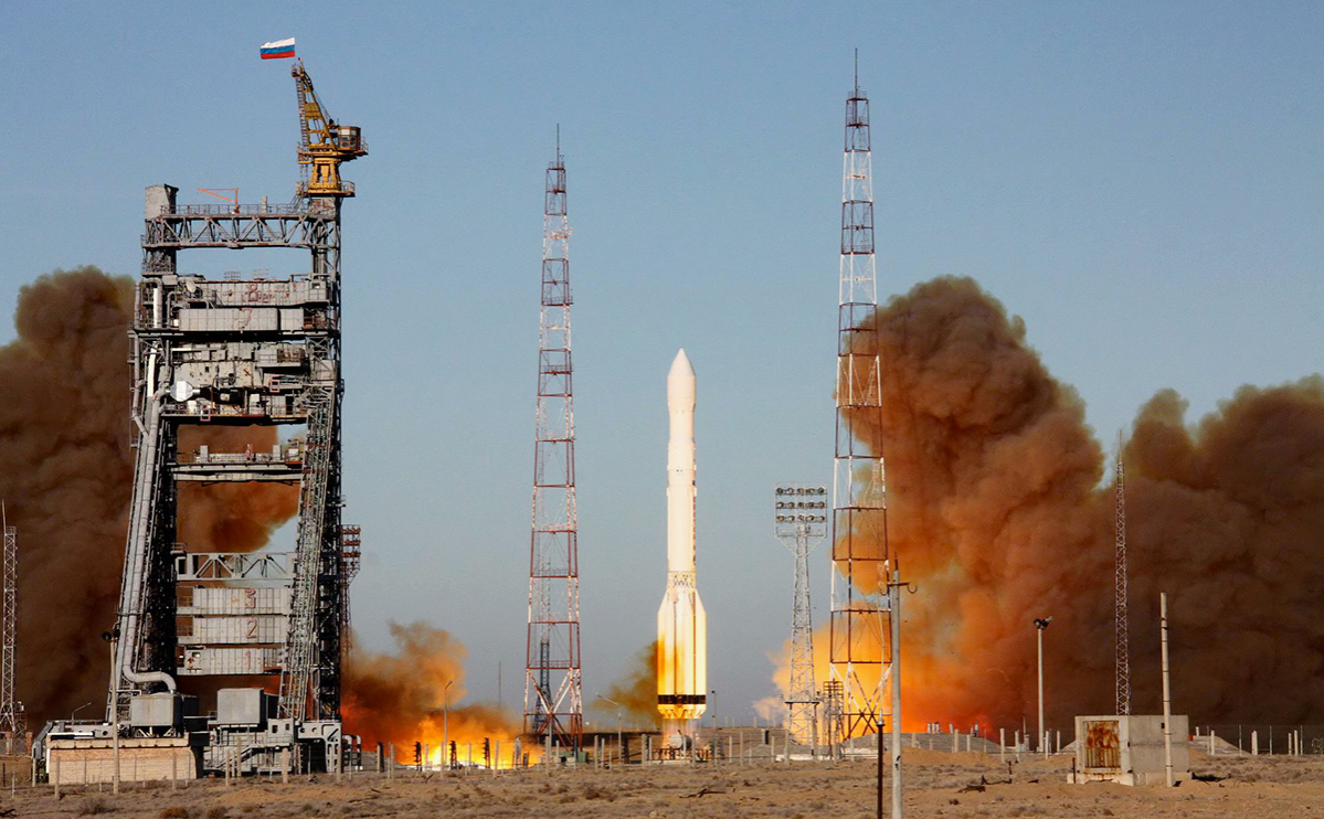 Запуск ракеты-носителя &laquo;Протон-М&raquo; с тремя космическими аппаратами &laquo;Глонасс-М&raquo; со стартового комплекса космодрома Байконур, 5 декабря 2010г.