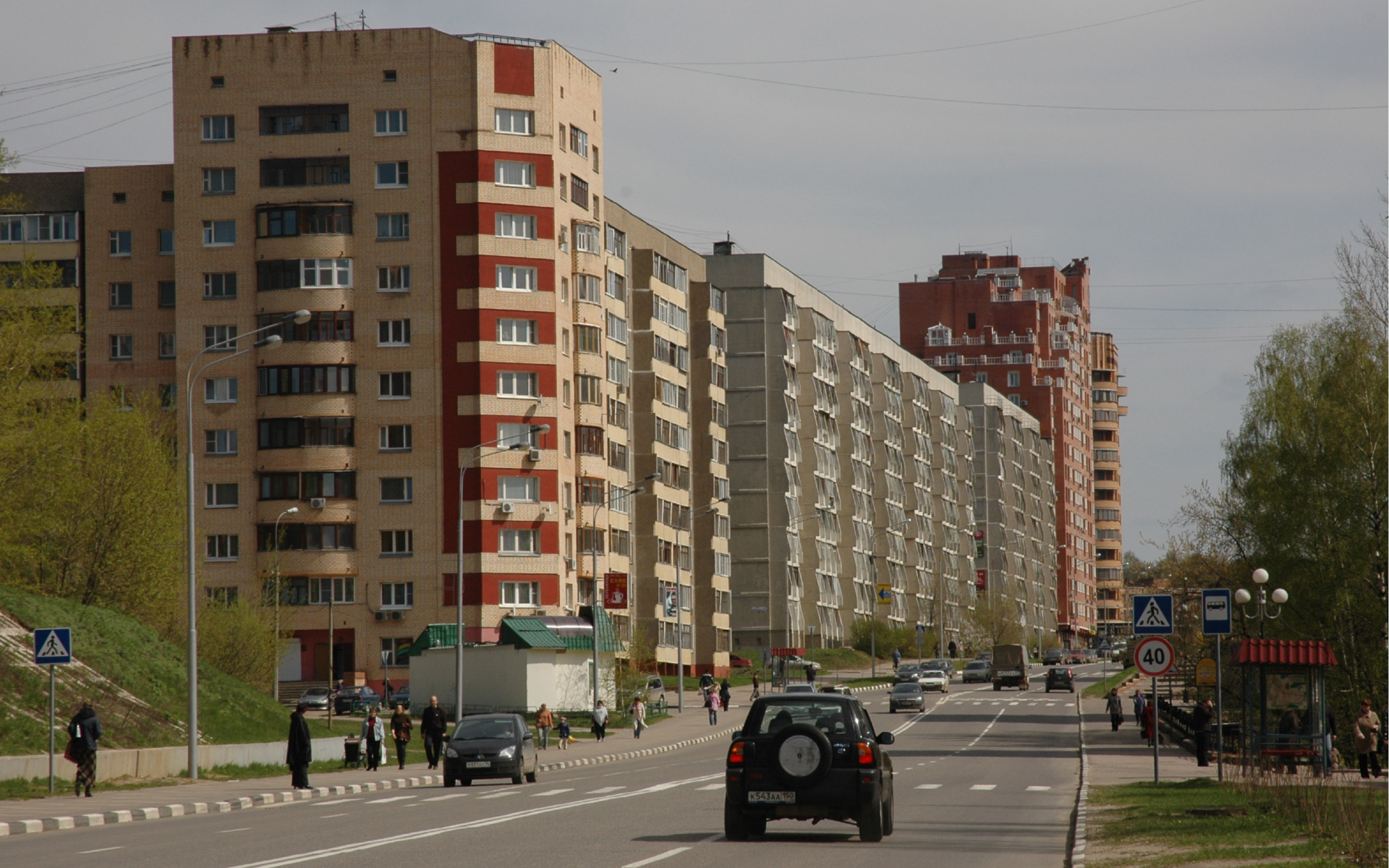 Минимальная стоимость 1 кв.м вторичного жилья среди крупных городов в десятикилометровой зоне от МКАД &mdash; в Дзержинском