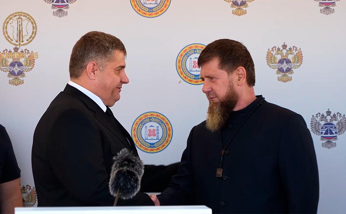 Главу Росавтодора Новикова наградили орденом Кадырова