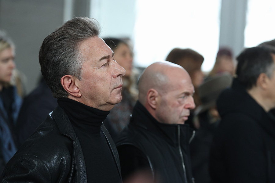 Певец Валерий Сюткин на церемонии&nbsp;сказал о Николаеве: &laquo;У каждого есть свидетельство о смерти и рождении. Но ни у кого нет свидетельства о жизни. Юре это удалось. Спасибо за красивую и яркую жизнь&raquo;.