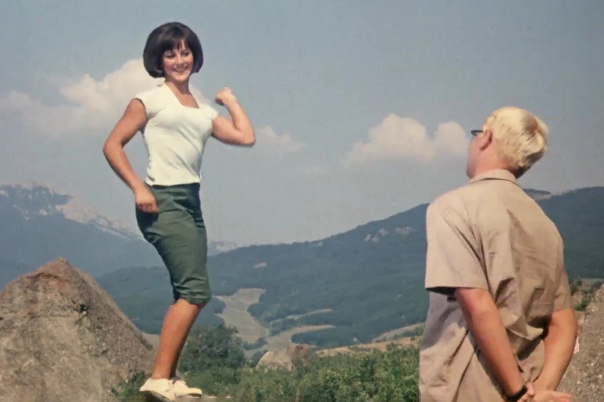 Наталья Варлей танцует на камне в фильме «Кавказская пленница, или Новые приключения Шурика»