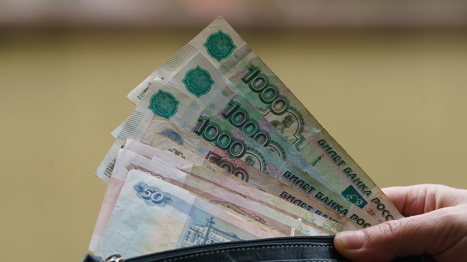 В России предложили повысить взносы по ОМС курильщикам. Зачем это нужно