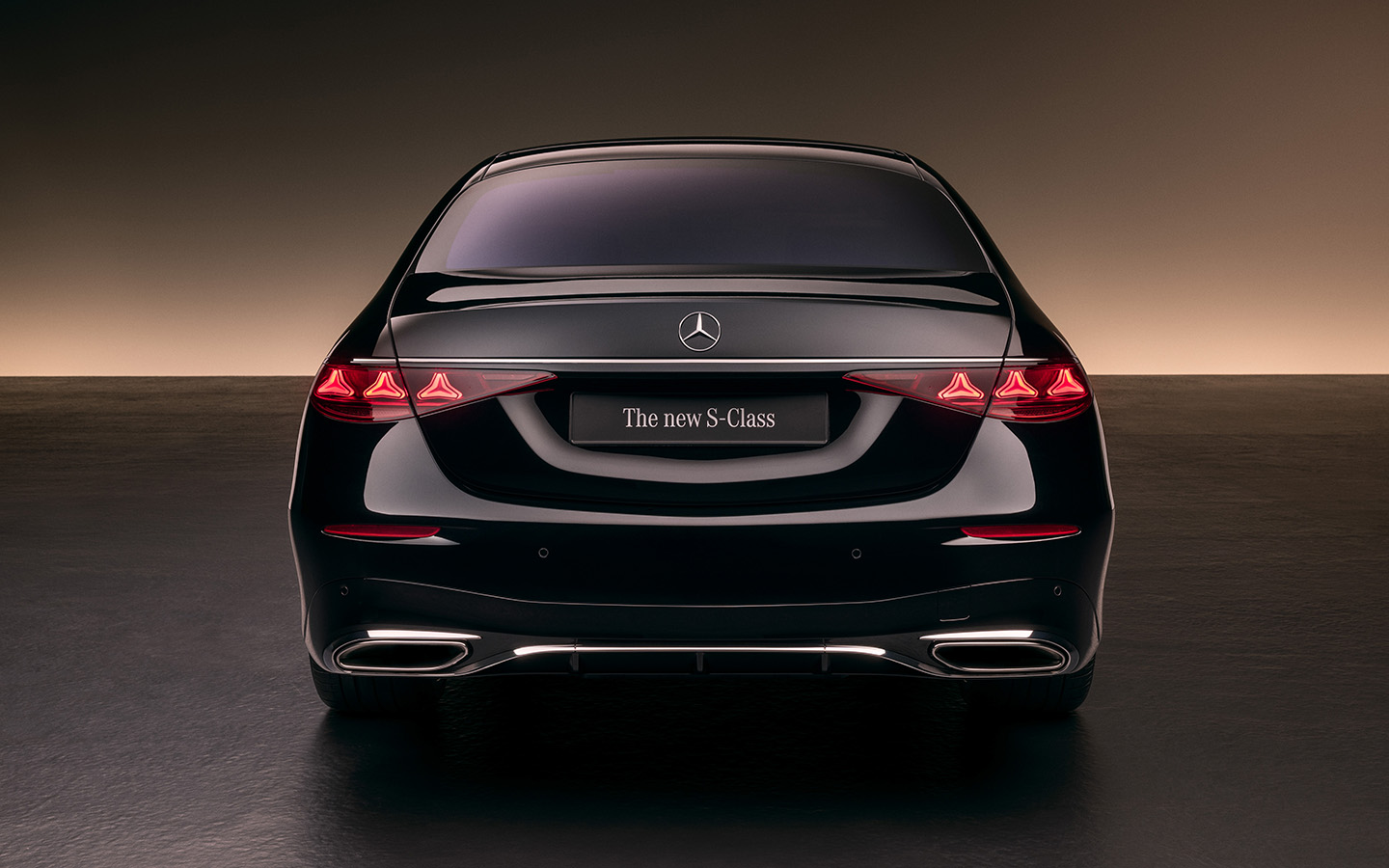 Облик&nbsp;новинки&nbsp;сохранил&nbsp;узнаваемые пропорции S-Class, но стал&nbsp;современнее