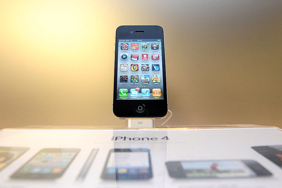 Четвертая модель iPhone, представленная в 2010 году, стала первой попыткой кардинально изменить дизайн устройства