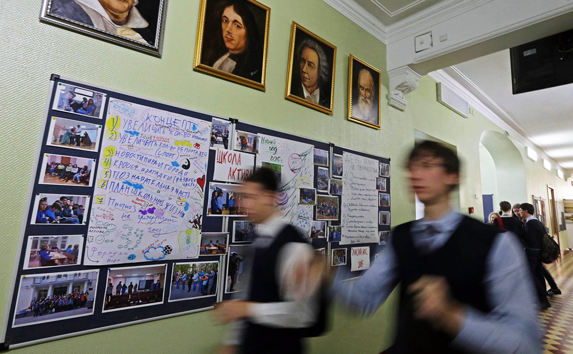 Ученики в Президентском физико-математическом лицее №&nbsp;239 Санкт-Петербурга. 2015 год


