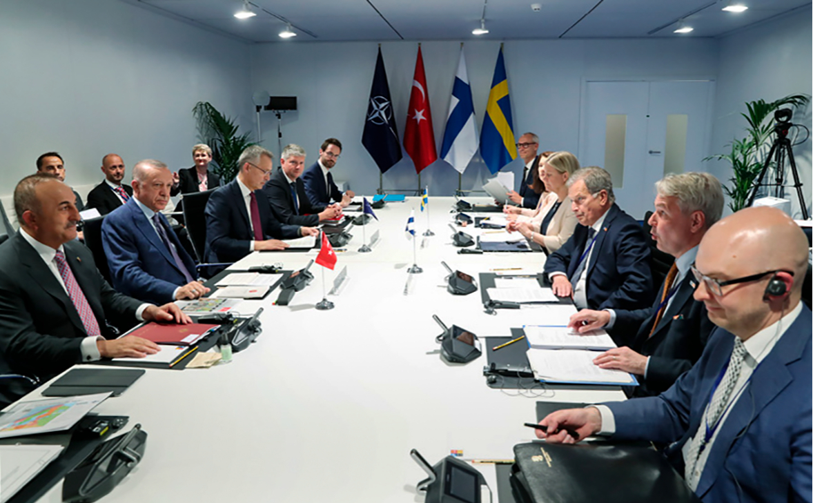 Турция договорилась с Финляндией и Швецией по их членству в НАТО"/>













