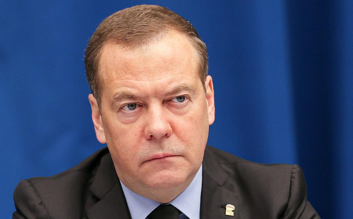 Медведев допустил применение любого оружия в ответ на удар по Крыму