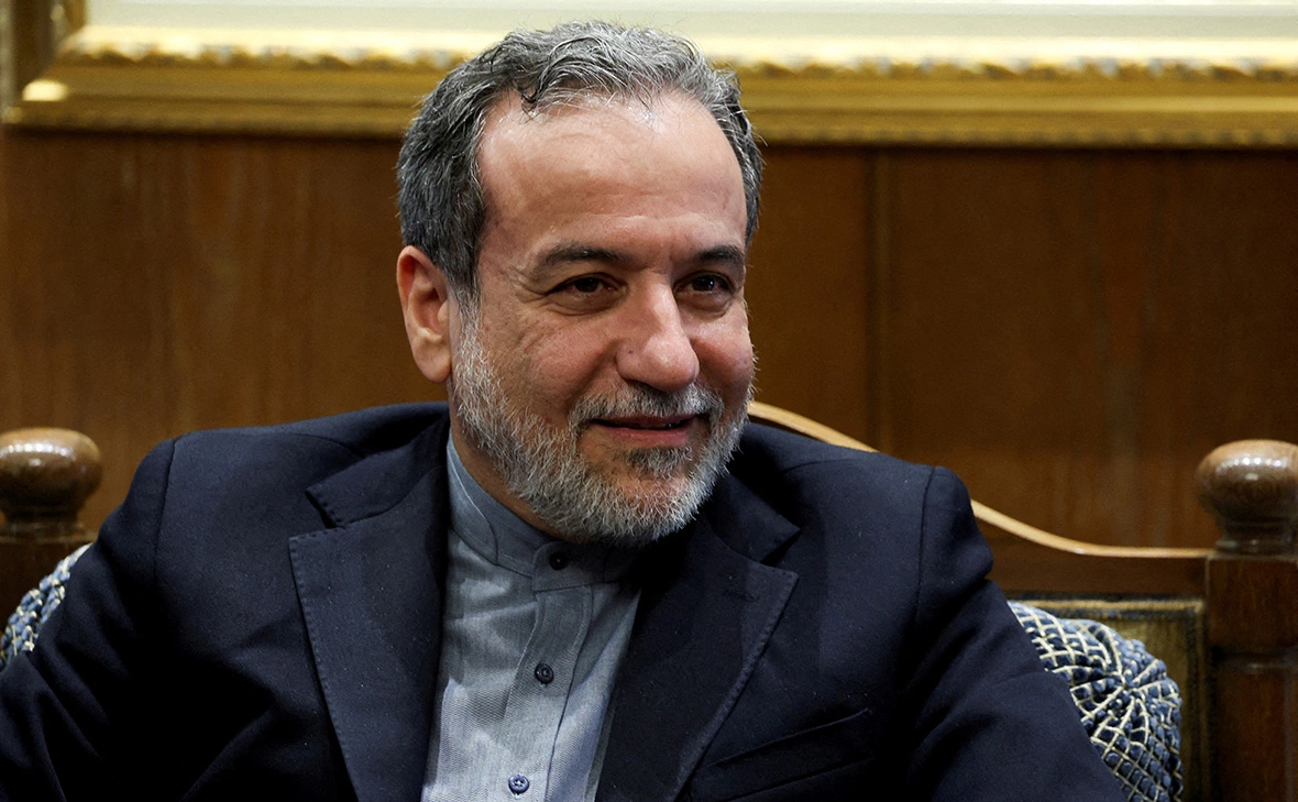 Mohamed Azakir / Reuters