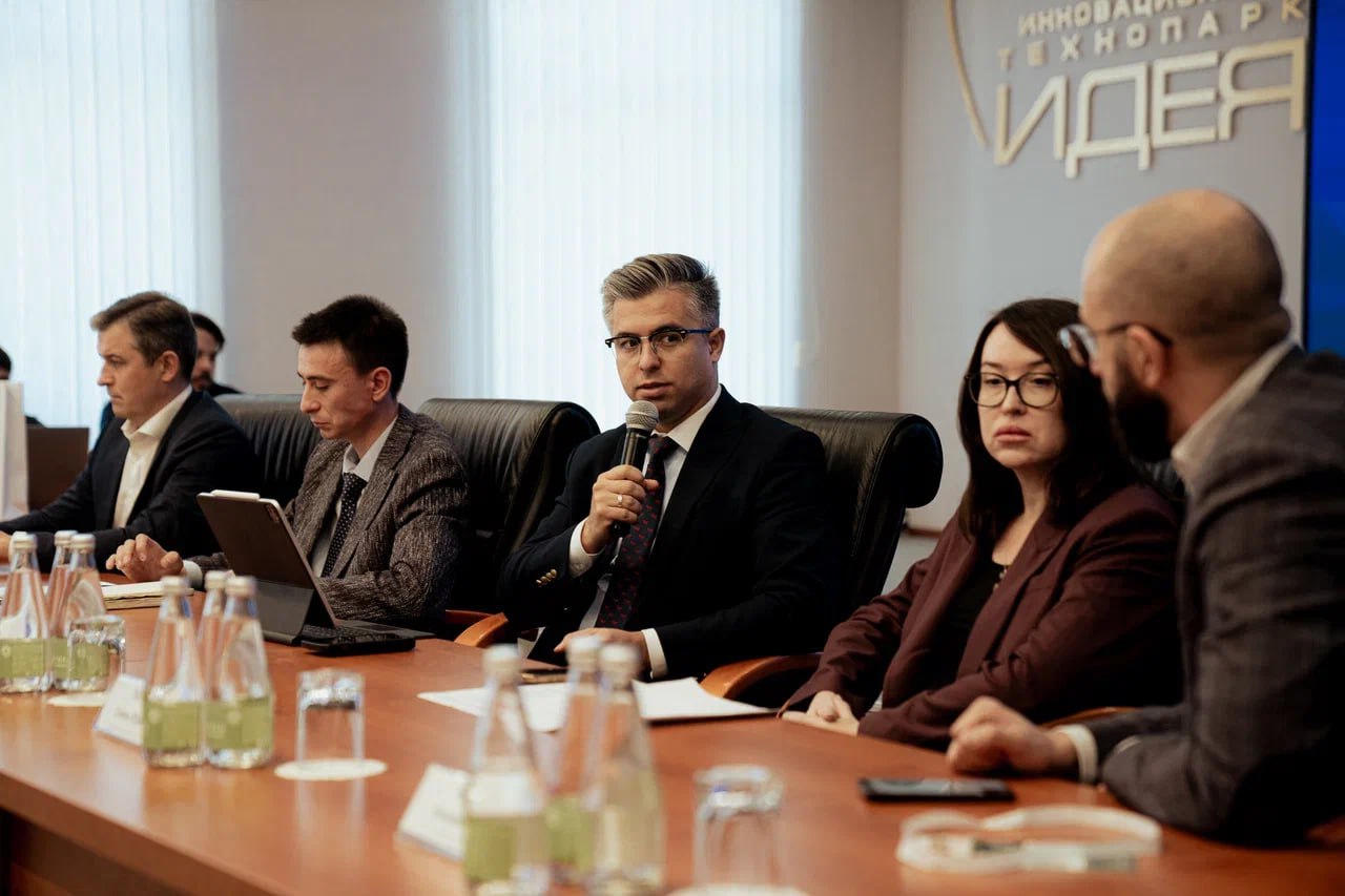 На фото (в центре):&nbsp;директор Инвестиционно-венчурного фонда РТ Дамир Галиев. Фото: ИВФ РТ