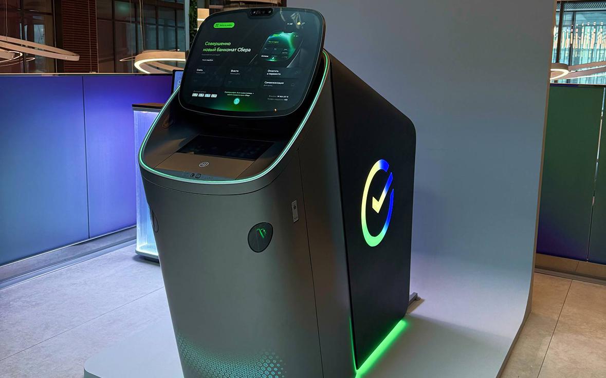 «Сбер» показал новый банкомат с ИИ-помощником и оценкой здоровья