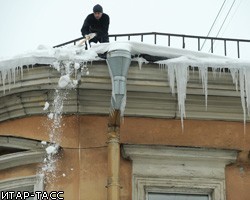 СК завел дело в связи с гибелью ребенка, на которого упала глыба льда