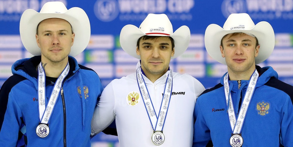 Конькобежцы сборной России Павел Кулижников, Руслае Мурашов и Виктор Муштаков (слева направо)