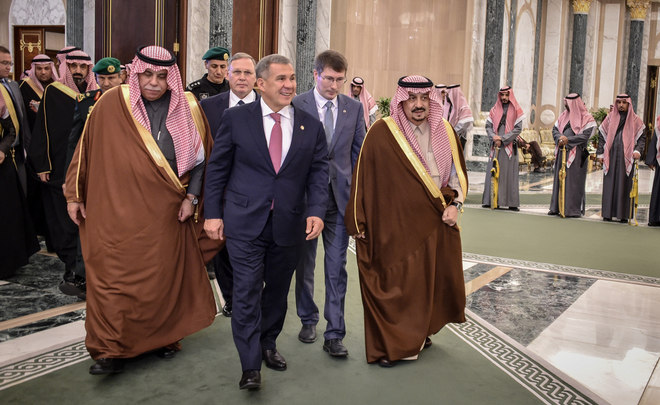 Рустам Минниханов в 2017 году в рамках визита в страну встретился с королем Саудовской Аравии