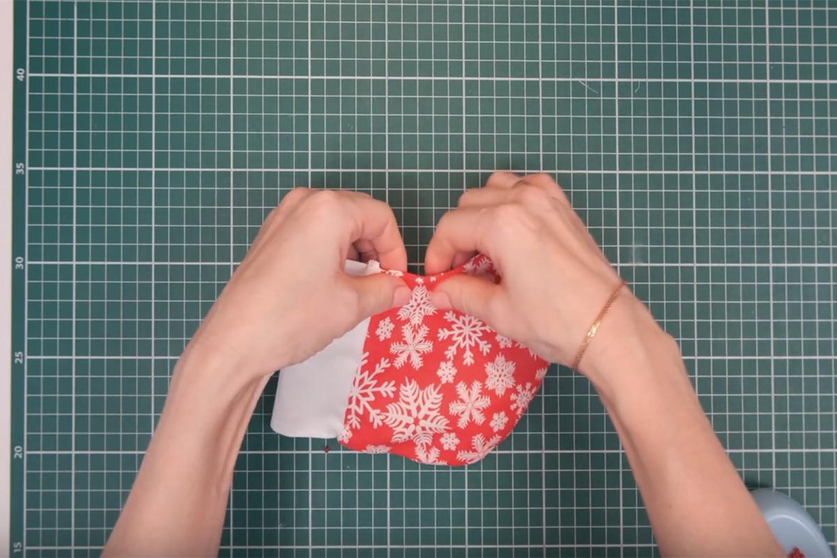 Как сделать новогоднюю гирлянду из лоскутков ткани