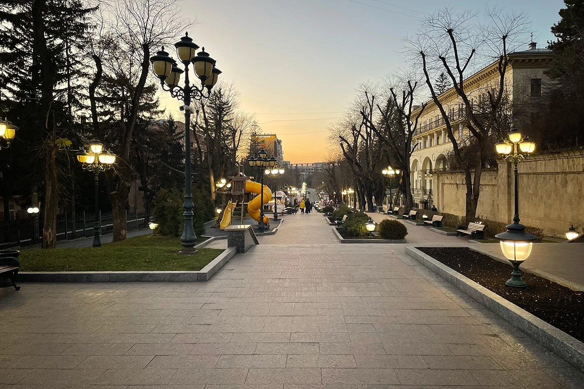 Вечерний Кисловодск, фото сделано в начале декабря 2025 года