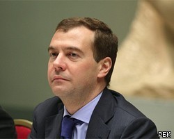 Д.Медведев обсудит ситуацию в Ливии с министром обороны США 