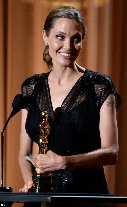 Почетные "Оскары" достались Анджелине Джоли и Стиву Мартину