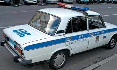В Петербурге пьяный водитель намеренно протаранил полицейских и скрылся