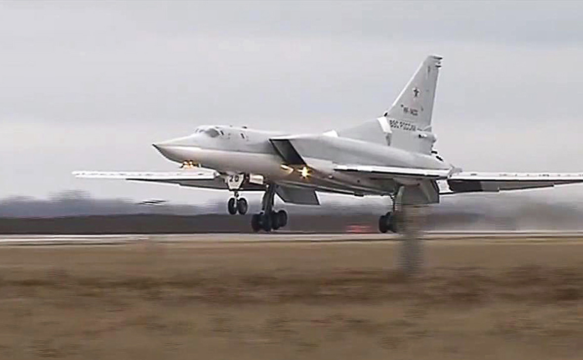 Ту-22М3 после боевого вылета по позициям боевиков в окрестностях Дейр-эз-Зор. Январь 2016 года



