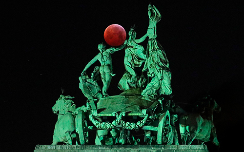 Как выглядело «кровавое» лунное затмение
