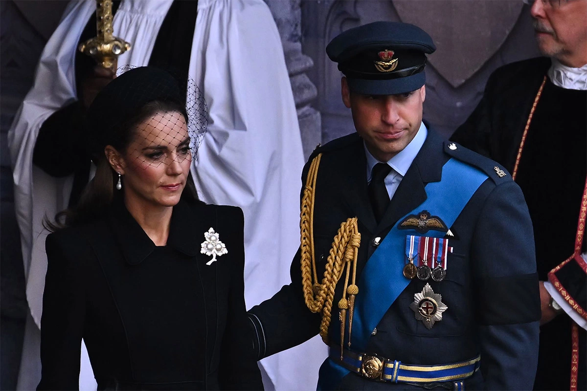 Кейт Миддлтон и принц Уильям на прощании с Елизаветой II. Сентябрь 2022 года
