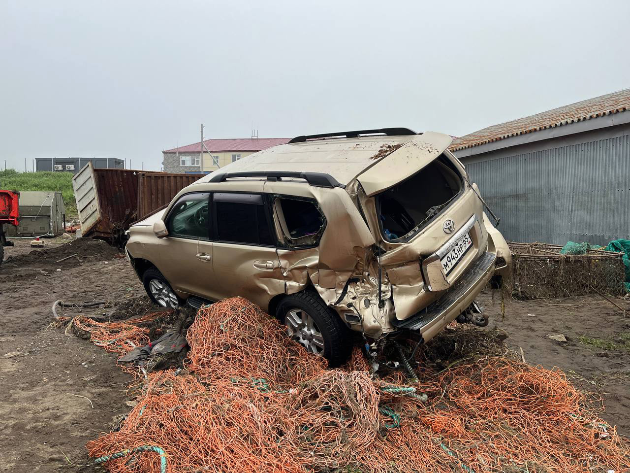 Порт Северо-Курильска после землетрясения и цунами