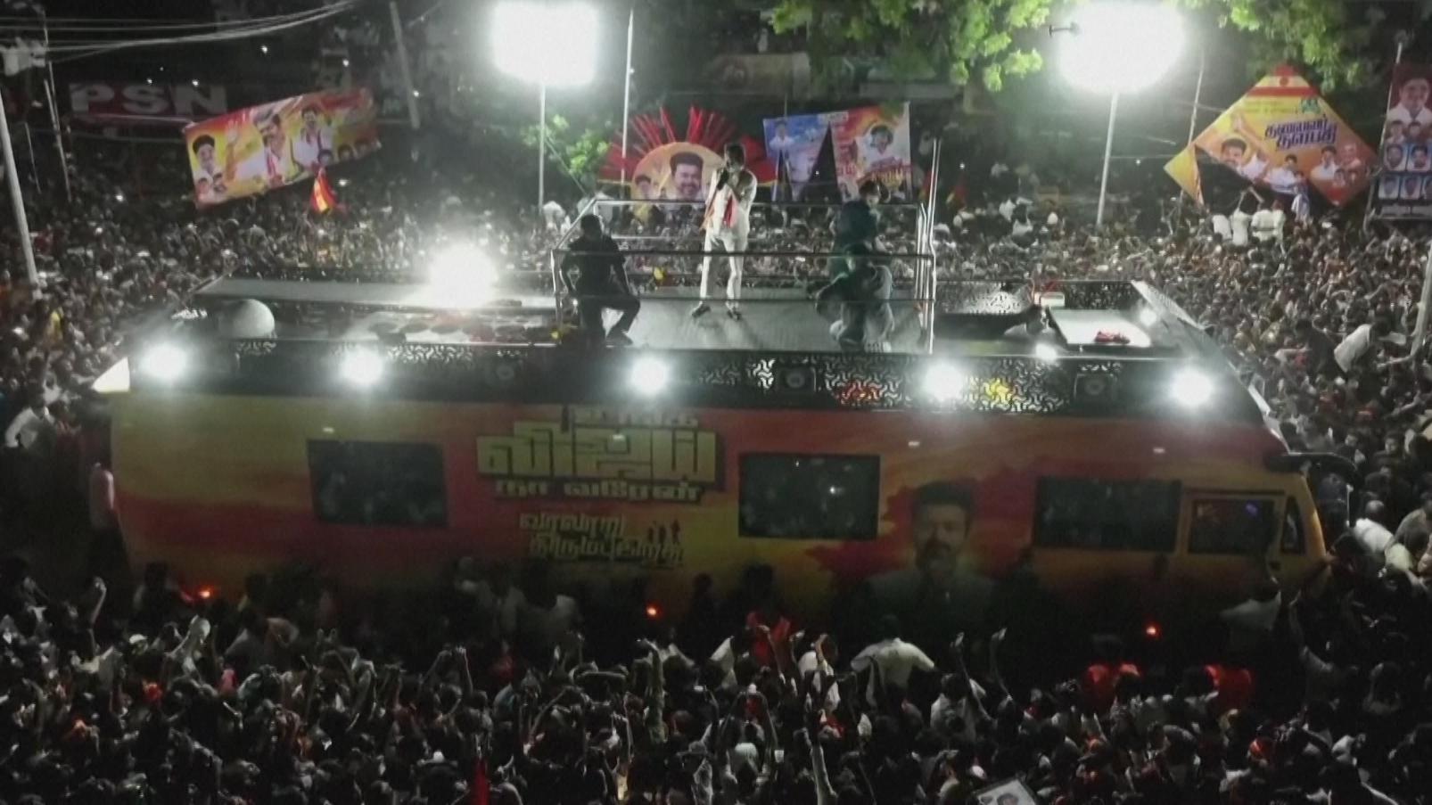 Давка на предвыборном митинге в Индии, где погибли 39 человек. Видео