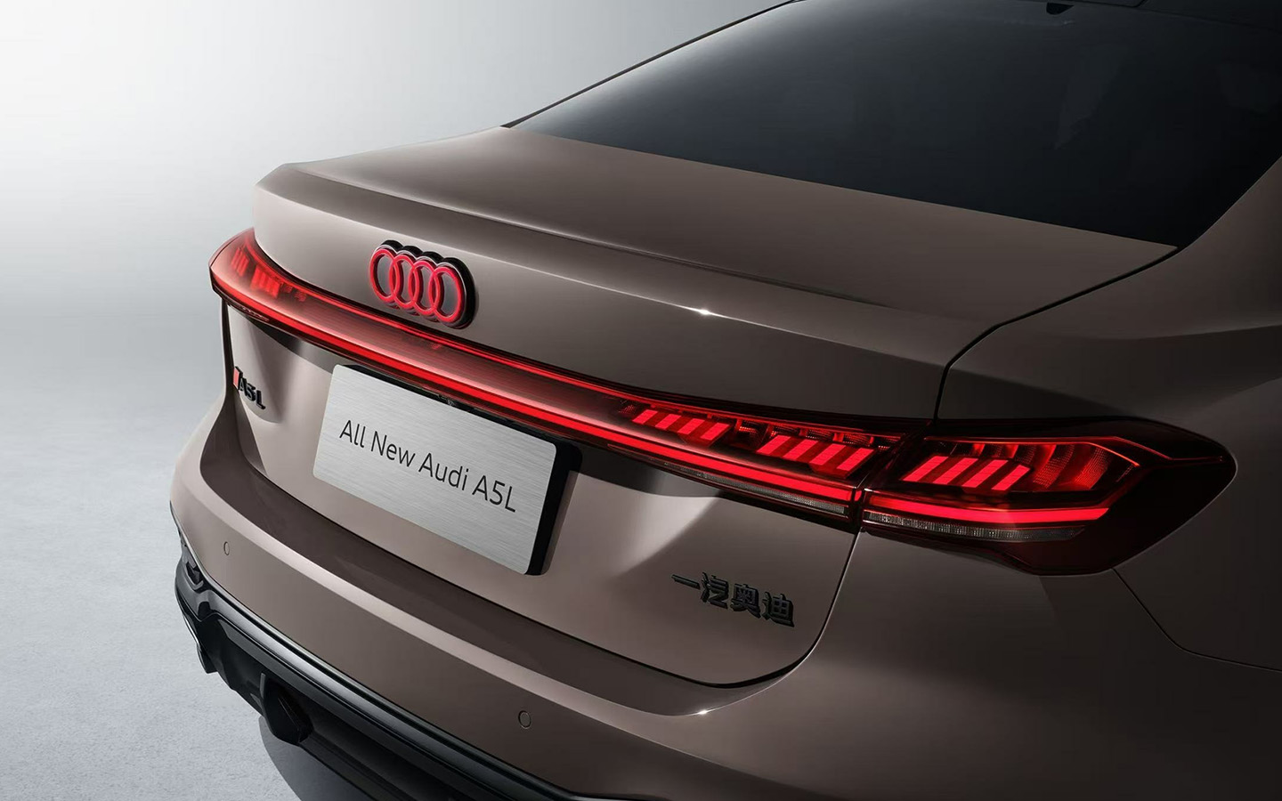 Одно из внешних отличий Audi из Китая&nbsp;&mdash; светящиеся логотипы бренда сзади и спереди
