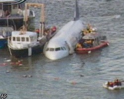 При падении аэробуса в реку Гудзон в США выжили все пассажиры