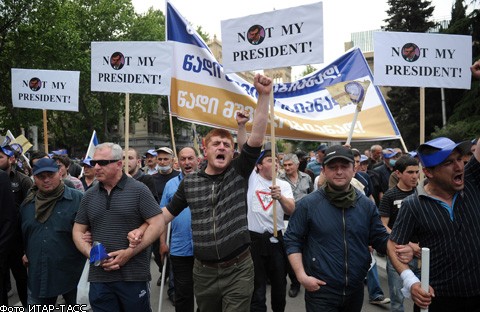 Спецслужбы силой разогнали митинг оппозиции в центре Тбилиси