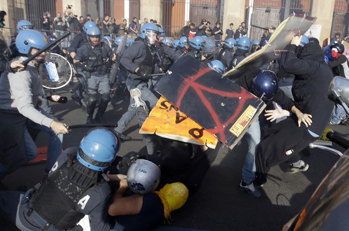 Протестные демонстрации в Европе обернулись столкновениями с полицией