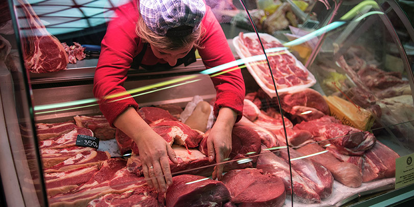 Россия запретила крупнейшему импортеру поставки свинины и говядины