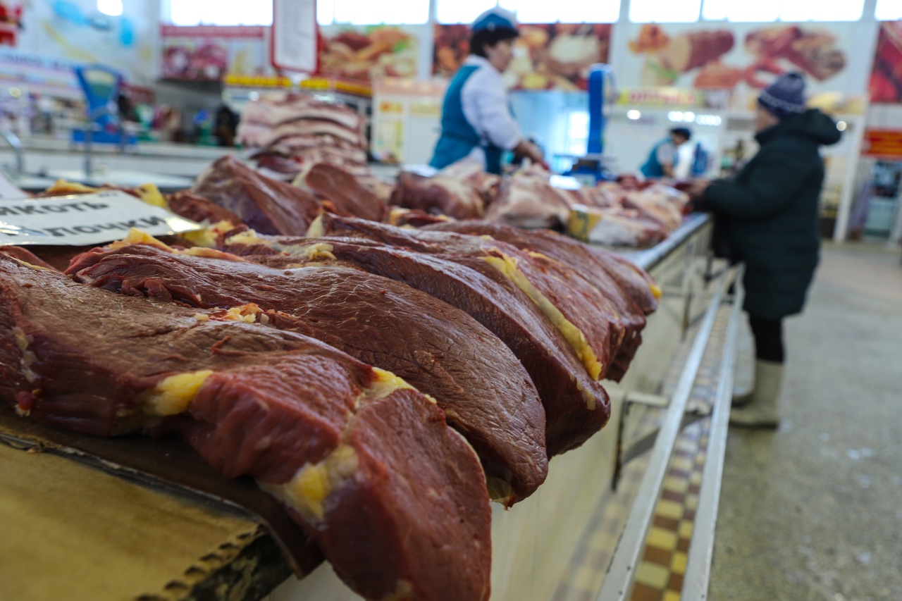 Средняя цена говядины&nbsp;составляет 400-500 руб. за килограмм