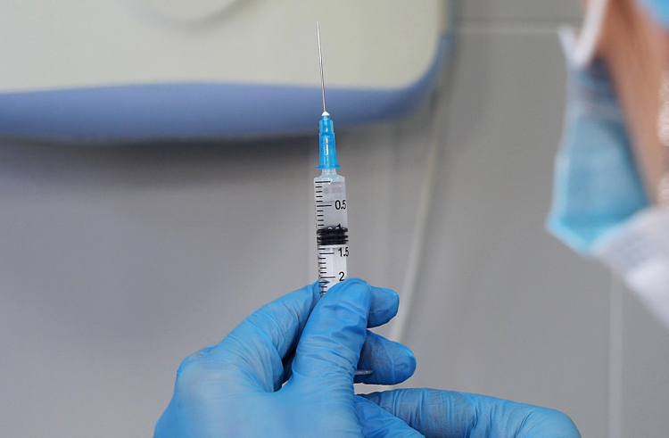 Персонал общепита Владивостока призвали вакцинировать от кори