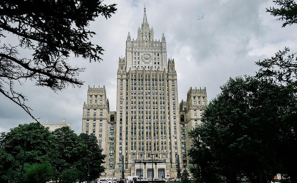Захарова прокомментировала отказ Франции выдать визу журналисту РИА Новости