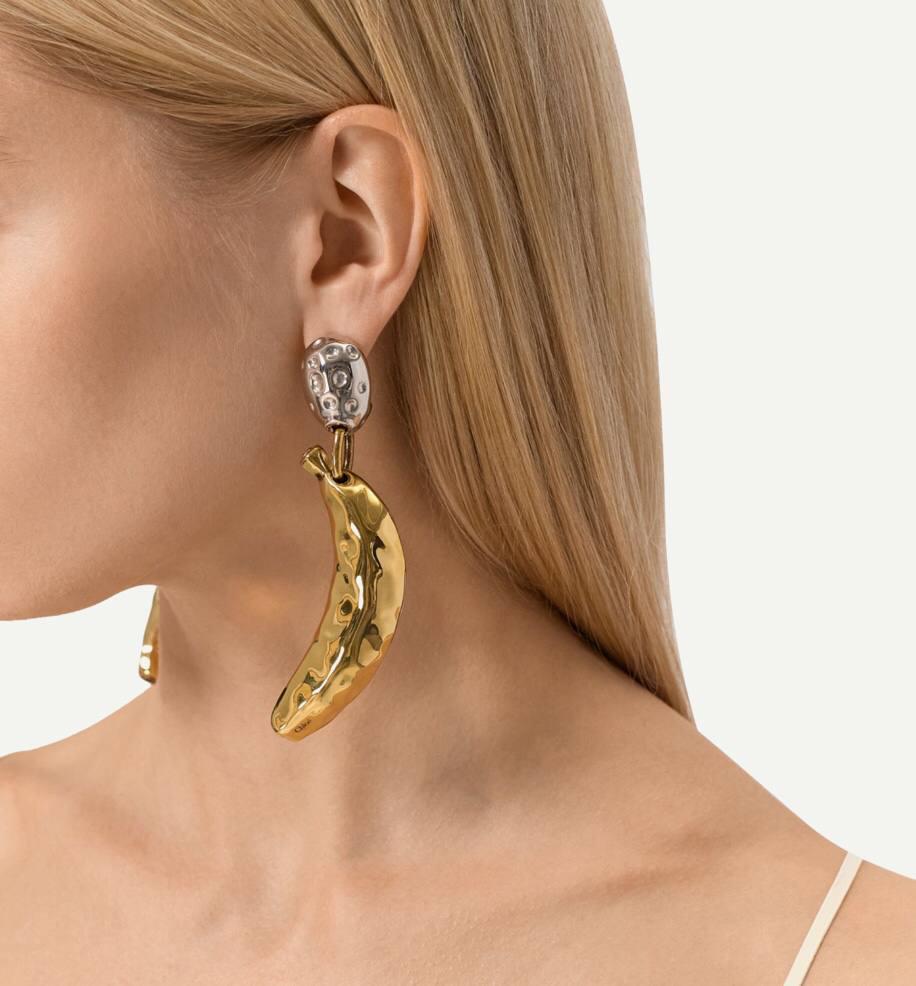 Серьги Chloe, 115 500 руб. (tsum.ru)