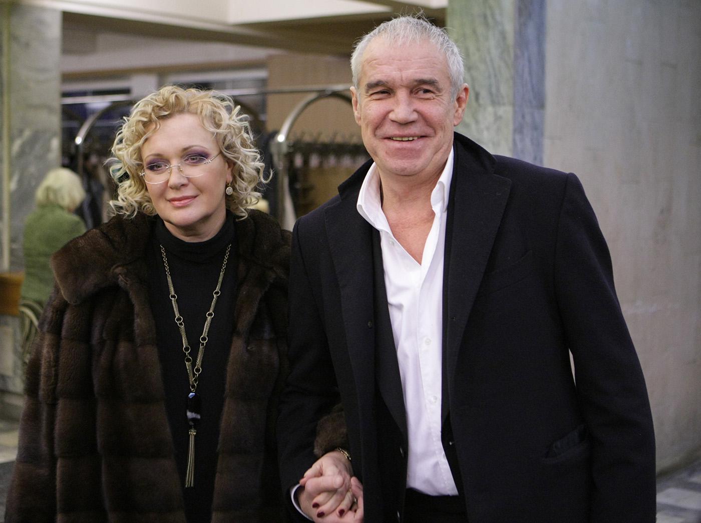 Сергей Гармаш с супругой Инной Тимофеевой перед началом церемонии награждения премии &laquo;Золотой Орел-2011&raquo;, Москва, 29 января&nbsp;2012 года