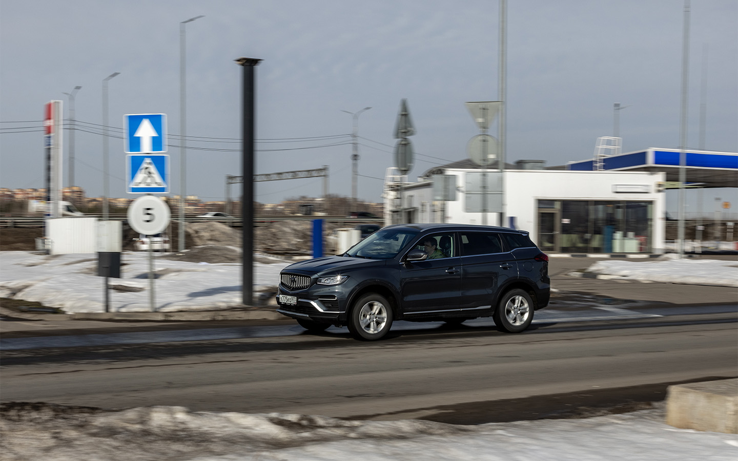 Belgee X70 по-прежнему доступен как с передним, так и с полным приводом, но во втором случае мощность силовой установки снижена с прежних 177 до 150 л.с. Переднеприводная версия&nbsp;динамичнее, хотя у нее 6-ступенчатый &laquo;автомат&raquo;, а не 7-ступенчатый преселективный &laquo;робот&raquo;