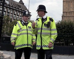 Посольство России в Лондоне забросали булыжниками, полиция не вмешивалась