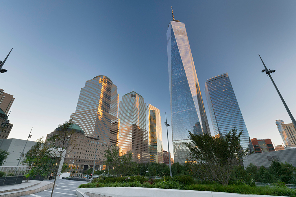 № 6. Центр международной торговли 1 (One World Trade Center)


	Высота:&nbsp;541,3&nbsp;м, 94 этажа
	Место: Нью-Йорк, США
	Назначение: отель и&nbsp;офисы
	Архитектура: Skidmore, Owings &amp; Merrill LLP (SOM)
	Дата строительства: 2008 год

