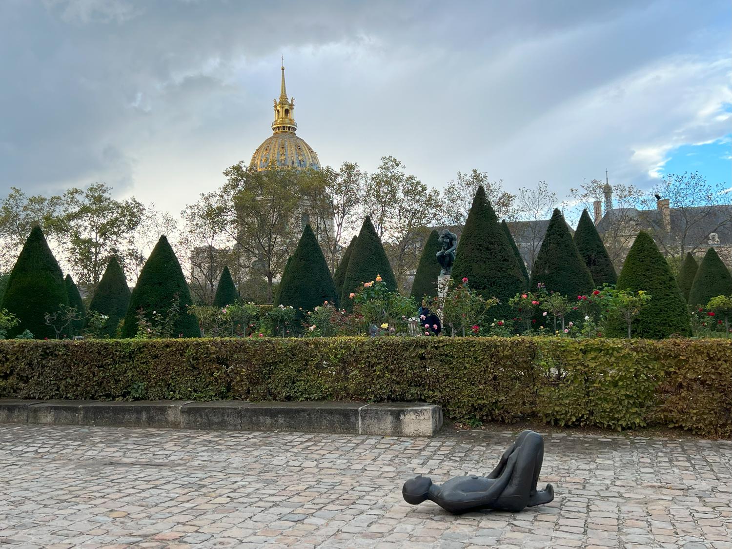 Скульптура Энтони Гормли в рамках его персональной выставки в Музее Родена