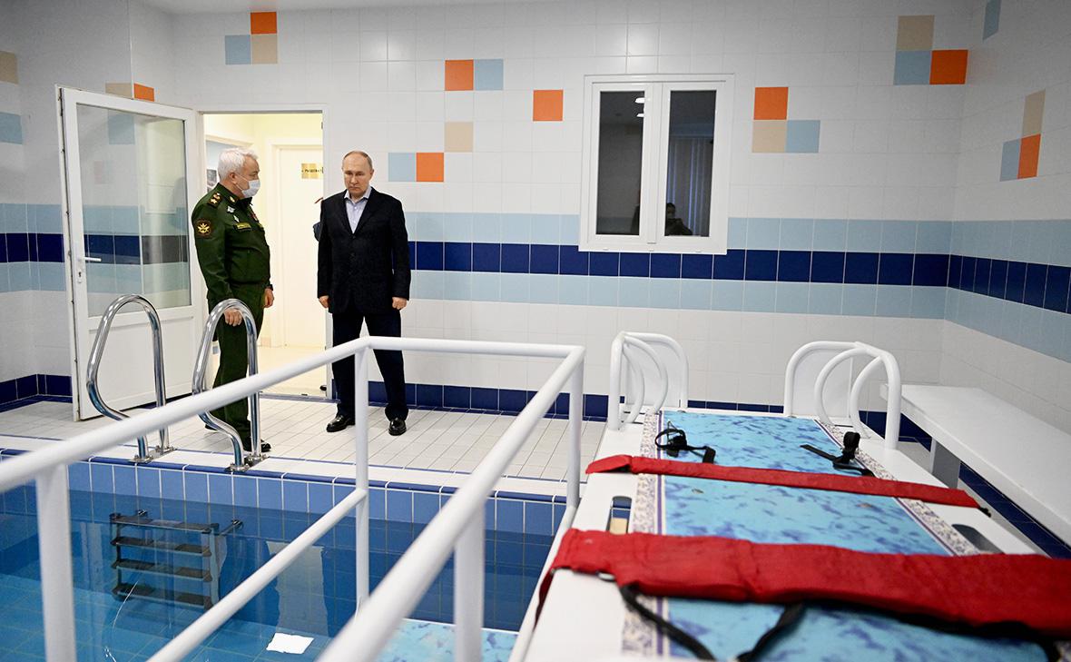 Заместитель министра обороны РФ Николай Панков и Владимир Путин