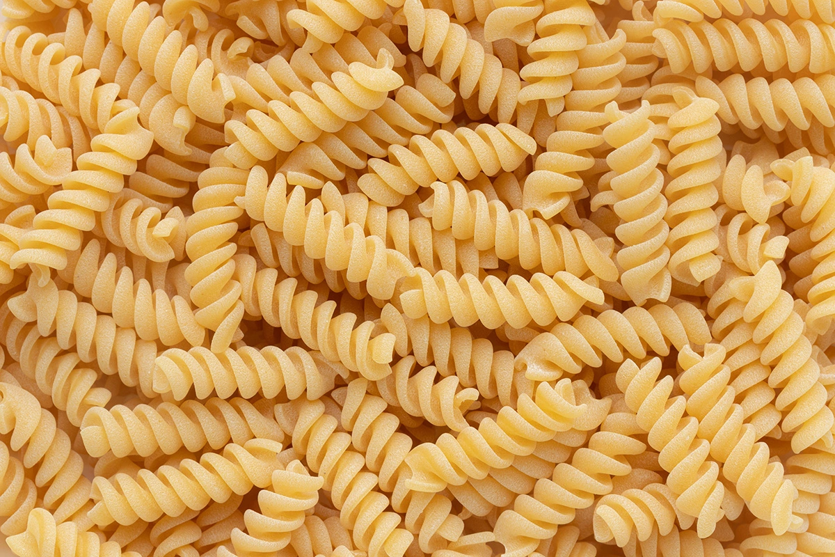 У этих макарон характерная спиральная форма, которая создает многочисленные «карманы» для соуса