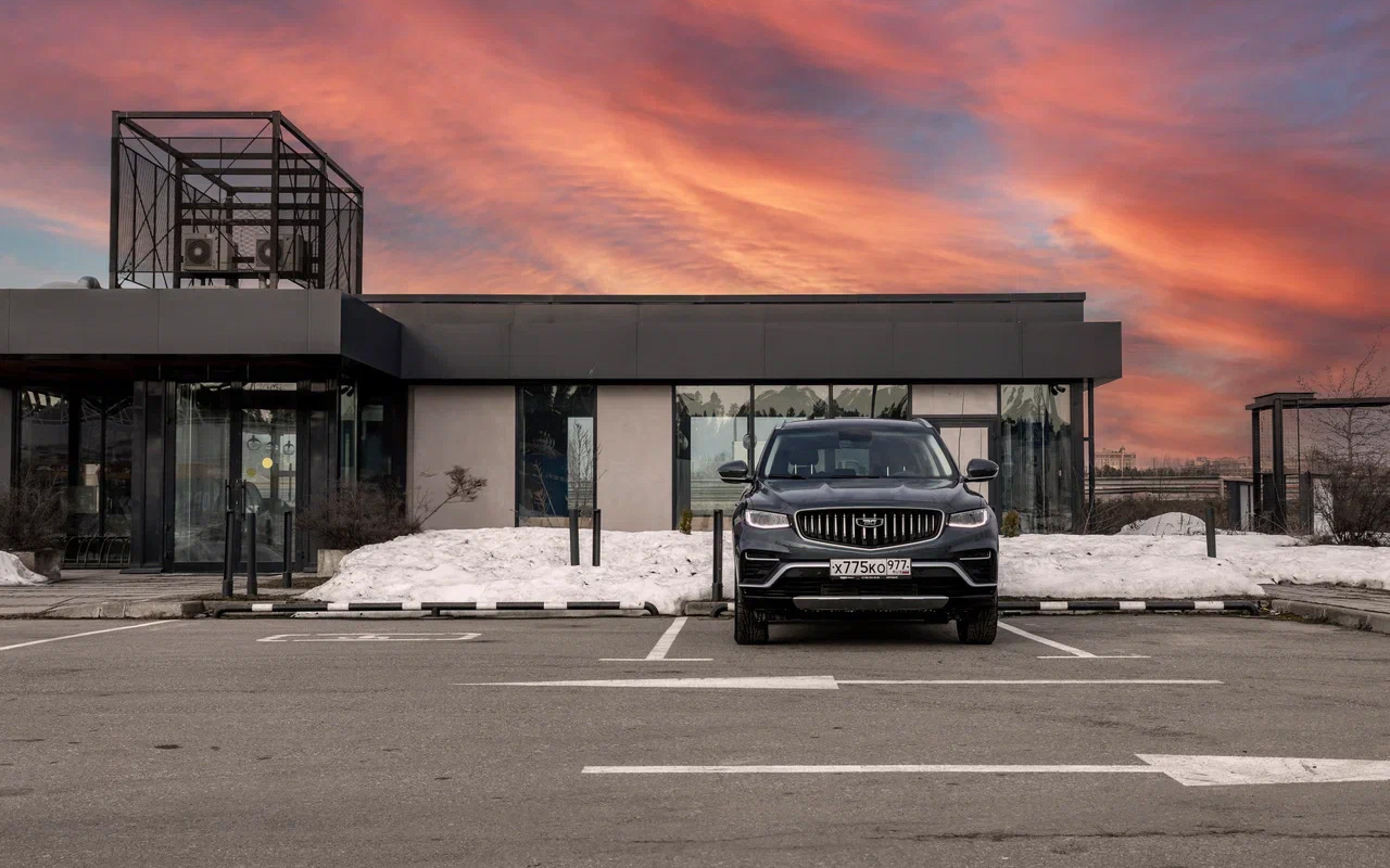 Belgee X70 оснащен рейлингами на крыше, но они декоративные, не для перевозки грузов