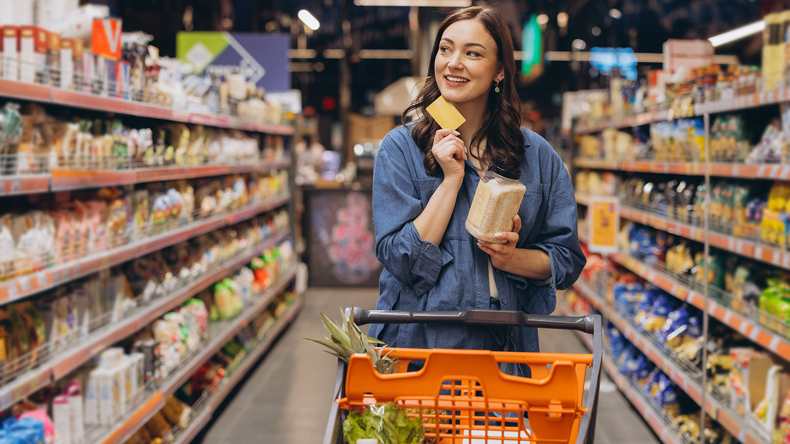 Россияне назвали важную цель похода в продуктовый магазин. Это не покупки