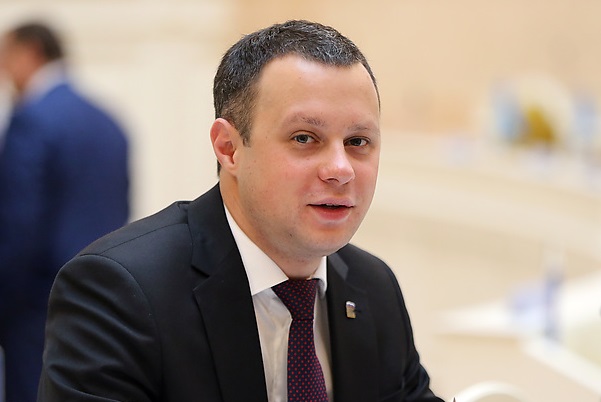 Глава комитета по законодательству Законодательного собрания Петербурга Денис Четырбок