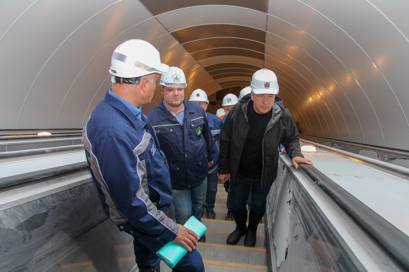 Гендиректор &laquo;Метростроя&raquo; Николай Александров и вице-губернатор Игорь Албин проверяют ход строительства новых станций

