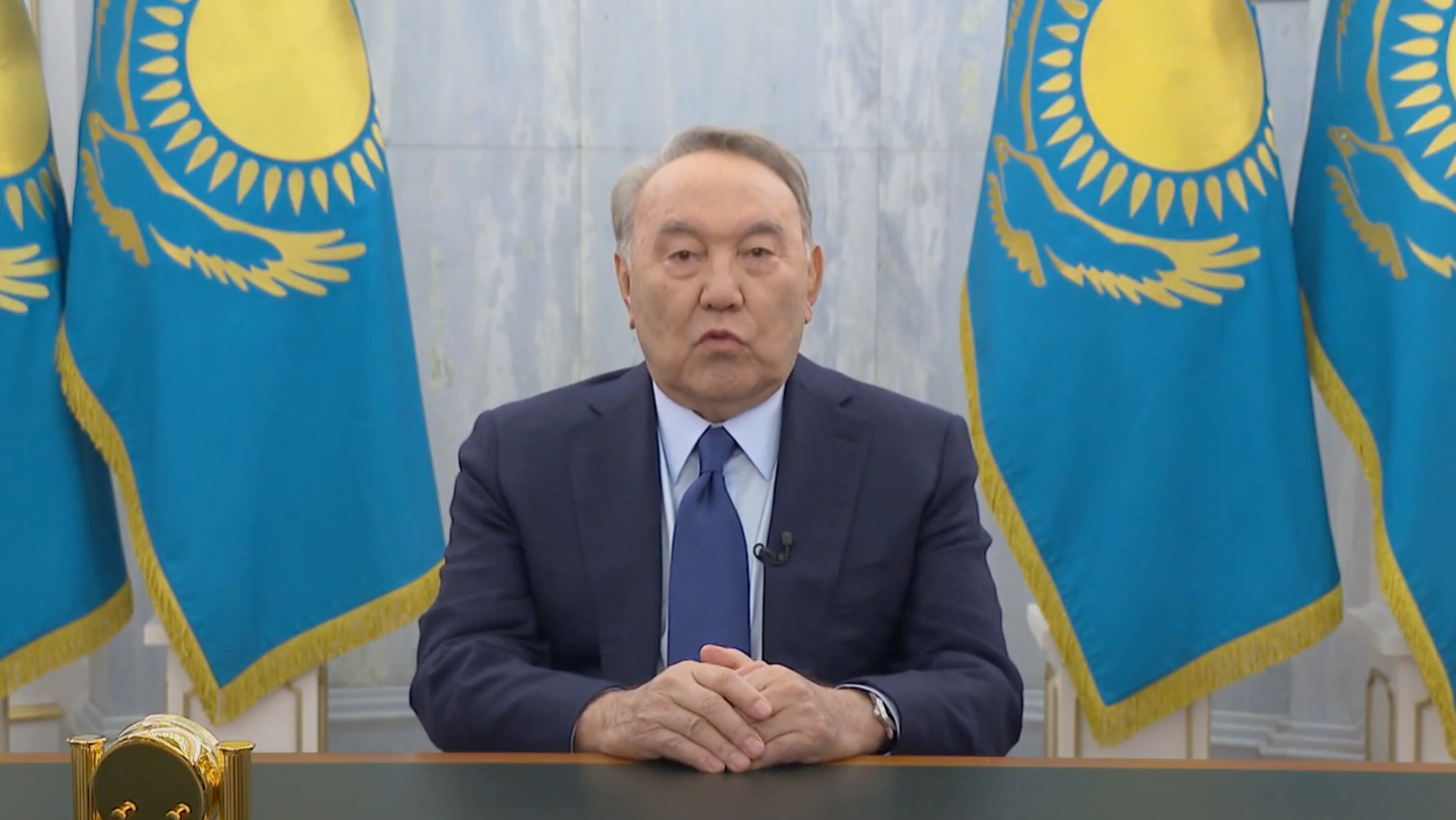 Назарбаев живой
