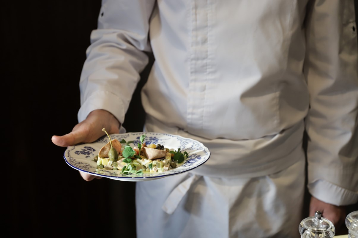 В Тюмени открылась вакансия шеф-повара для работы в Дубае за 1000$